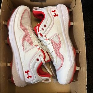 Women’s Under Armour Glyde MT Softball Cleats- Size 8